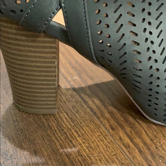 Peep toe booties - Picture 4 of 5